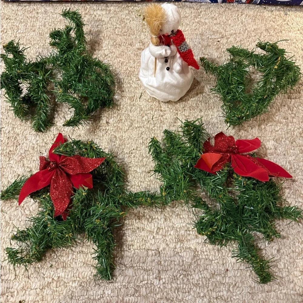 Vintage 1988 Festive Green Holiday Red Shimmer Bows Table Set with Red Accents